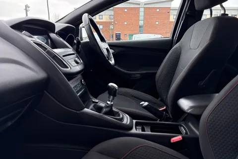 30 of 63 for FORD FOCUS 1.5 TDCi 120 ST-Line 5dr