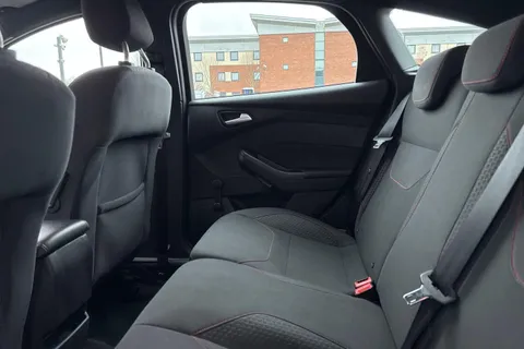 31 of 63 for FORD FOCUS 1.5 TDCi 120 ST-Line 5dr