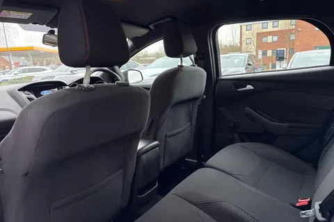 32 of 63 for FORD FOCUS 1.5 TDCi 120 ST-Line 5dr