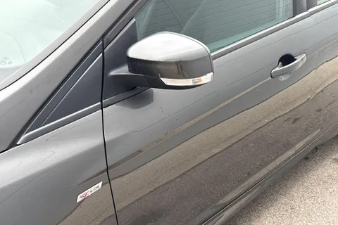 34 of 63 for FORD FOCUS 1.5 TDCi 120 ST-Line 5dr