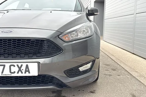 35 of 63 for FORD FOCUS 1.5 TDCi 120 ST-Line 5dr