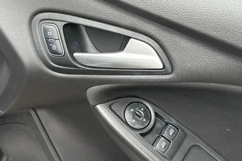 41 of 63 for FORD FOCUS 1.5 TDCi 120 ST-Line 5dr