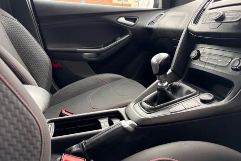 43 of 63 for FORD FOCUS 1.5 TDCi 120 ST-Line 5dr