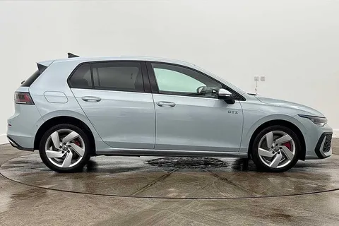 KO25VDN Volkswagen Golf 1.5 TSI 272 GTE eHybrid 5dr DSG **PAN ROOF** Thumbnail #4