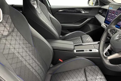 10 of 12 for Volkswagen Passat 1.5 TSI eHybrid 272 R-Line 5dr DSG **INFORTAINMENT PACK, PAN ROOF, DRIVER P