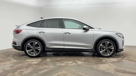 YS22ORZ Audi Q4 e-tron Q4 Sportback S line 40 e-tron  150,00 kW Thumbnail #3