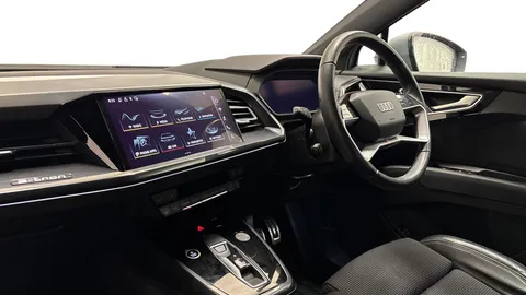 YS22ORZ Audi Q4 e-tron Q4 Sportback S line 40 e-tron  150,00 kW Thumbnail #4