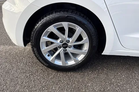  Audi A1 1.0 TFSI 25 Sport Sportback S Tronic Euro 6 (s/s) 5dr Thumbnail #13