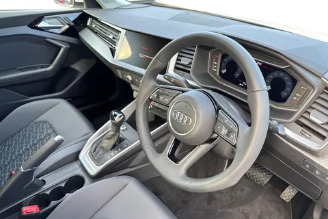  Audi A1 1.0 TFSI 25 Sport Sportback S Tronic Euro 6 (s/s) 5dr Thumbnail #14
