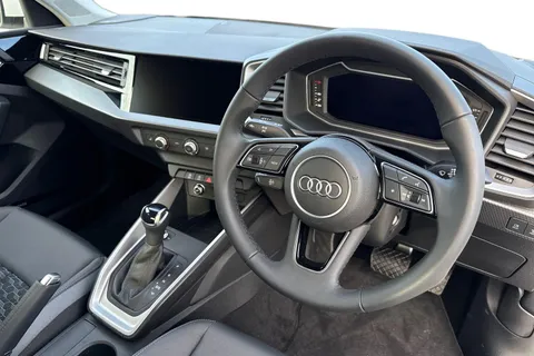  Audi A1 1.0 TFSI 25 Sport Sportback S Tronic Euro 6 (s/s) 5dr Thumbnail #18