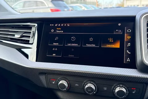  Audi A1 1.0 TFSI 25 Sport Sportback S Tronic Euro 6 (s/s) 5dr Thumbnail #35