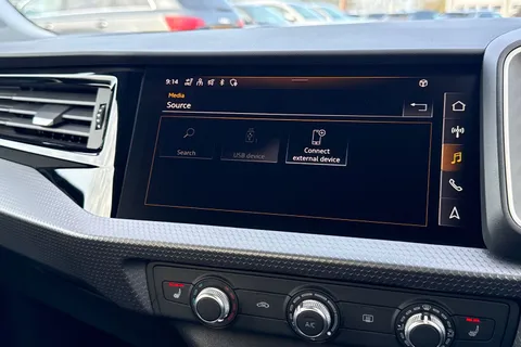  Audi A1 1.0 TFSI 25 Sport Sportback S Tronic Euro 6 (s/s) 5dr Thumbnail #37