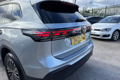 DA25PCU Volkswagen Tiguan 1.5 TSI eHybrid Match DSG⭐Infotainment package plus | Driver Assistance pac Thumbnail #8
