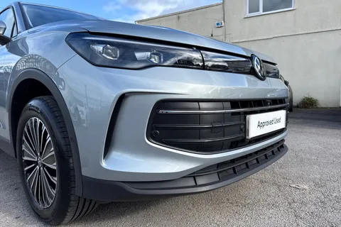 DA25PCU Volkswagen Tiguan 1.5 TSI eHybrid Match DSG⭐Infotainment package plus | Driver Assistance pac Thumbnail #9