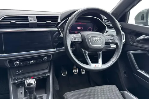 18 of 64 for Audi Q3 1.5 TFSI CoD 35 S line Euro 6 (s/s) 5dr