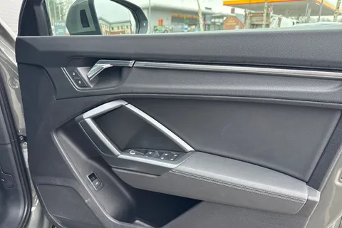 21 of 64 for Audi Q3 1.5 TFSI CoD 35 S line Euro 6 (s/s) 5dr