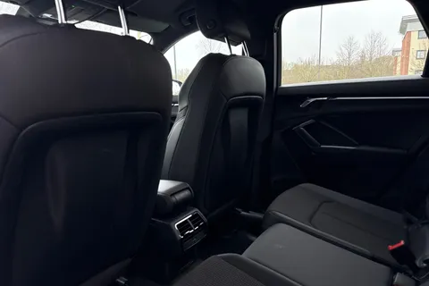 29 of 64 for Audi Q3 1.5 TFSI CoD 35 S line Euro 6 (s/s) 5dr