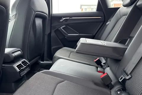 30 of 64 for Audi Q3 1.5 TFSI CoD 35 S line Euro 6 (s/s) 5dr