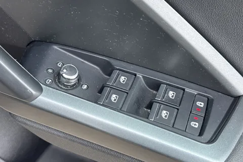 35 of 64 for Audi Q3 1.5 TFSI CoD 35 S line Euro 6 (s/s) 5dr