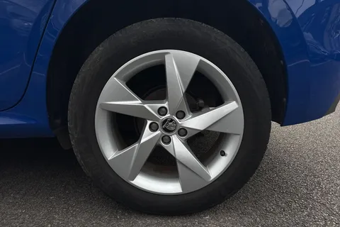 BJ72VGC Škoda Kamiq 1.0 TSI SE Euro 6 (s/s) 5dr Thumbnail #8