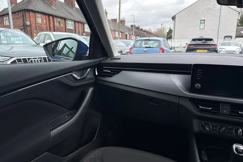 BJ72VGC Škoda Kamiq 1.0 TSI SE Euro 6 (s/s) 5dr Thumbnail #16