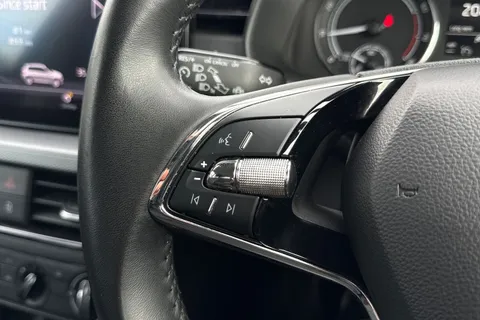 BJ72VGC Škoda Kamiq 1.0 TSI SE Euro 6 (s/s) 5dr Thumbnail #33