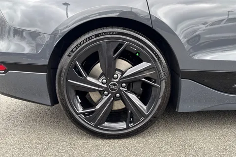 Audi S6 E-Tron Avant 100kWh Black Edition Auto quattro 5dr Thumbnail #22