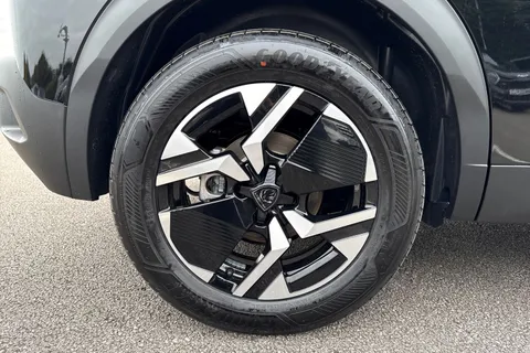  PEUGEOT e-2008 54kWh Allure Auto 5dr (7kW Charger) Thumbnail #10