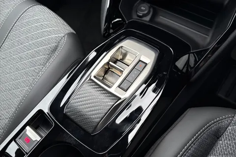  PEUGEOT e-2008 54kWh Allure Auto 5dr (7kW Charger) Thumbnail #22