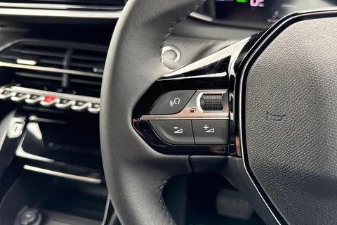  PEUGEOT e-2008 54kWh Allure Auto 5dr (7kW Charger) Thumbnail #39