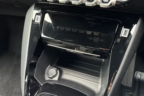  PEUGEOT e-2008 54kWh Allure Auto 5dr (7kW Charger) Thumbnail #56