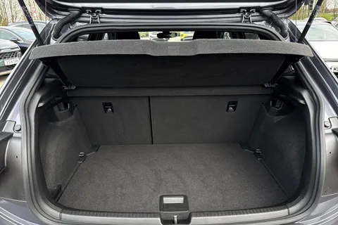 MD23HJJ Volkswagen Polo 1.0 TSI R-Line 5dr **17' BERGAMO ALLOYS, MOBILE PHONE CHARGING** Thumbnail #8