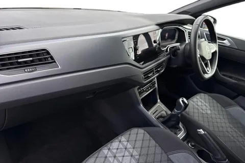 MD23HJJ Volkswagen Polo 1.0 TSI R-Line 5dr **17' BERGAMO ALLOYS, MOBILE PHONE CHARGING** Thumbnail #16