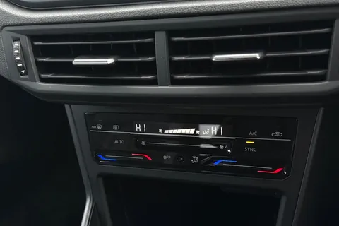 MD23HJJ Volkswagen Polo 1.0 TSI R-Line 5dr **17' BERGAMO ALLOYS, MOBILE PHONE CHARGING** Thumbnail #23