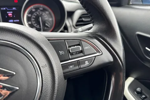 SE18OFW Suzuki Swift 1.2 Dualjet SHVS SZ5 ALLGRIP 5dr Thumbnail #31