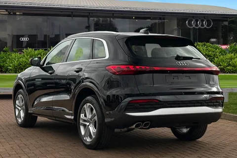  Audi Q5 2.0 TDI Sport S Tronic quattro Euro 6 (s/s) 5dr Thumbnail #2