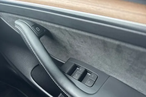 LC23NUK Tesla Model 3 Auto RWD 4dr Thumbnail #19