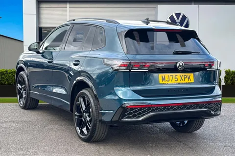 MJ75XPK Volkswagen Tiguan 2.0 TSI 204 4Motion Black Edition 5dr DSG **PAN ROOF** Thumbnail #3