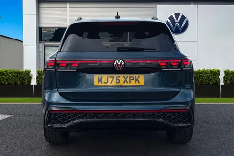 MJ75XPK Volkswagen Tiguan 2.0 TSI 204 4Motion Black Edition 5dr DSG **PAN ROOF** Thumbnail #5