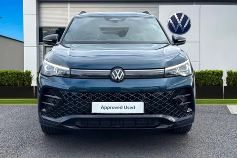 MJ75XPK Volkswagen Tiguan 2.0 TSI 204 4Motion Black Edition 5dr DSG **PAN ROOF** Thumbnail #6