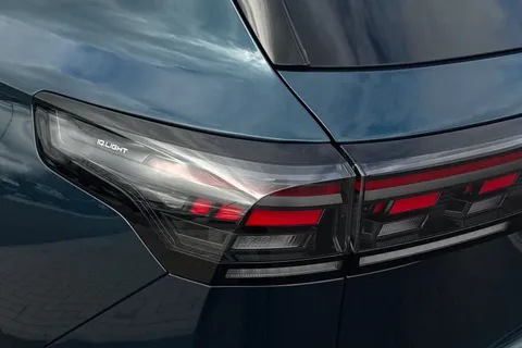 MJ75XPK Volkswagen Tiguan 2.0 TSI 204 4Motion Black Edition 5dr DSG **PAN ROOF** Thumbnail #8