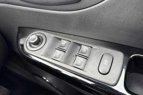 BF65NVJ Renault Captur 1.5 dCi ENERGY Dynamique MediaNav Euro 5 (s/s) 5dr Thumbnail #39