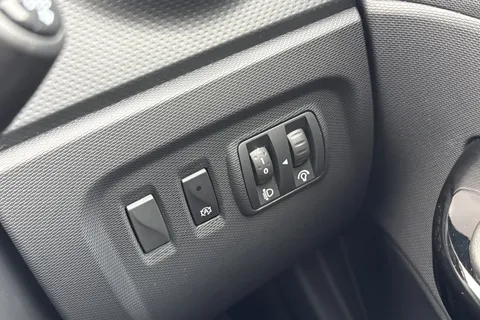 BF65NVJ Renault Captur 1.5 dCi ENERGY Dynamique MediaNav Euro 5 (s/s) 5dr Thumbnail #40