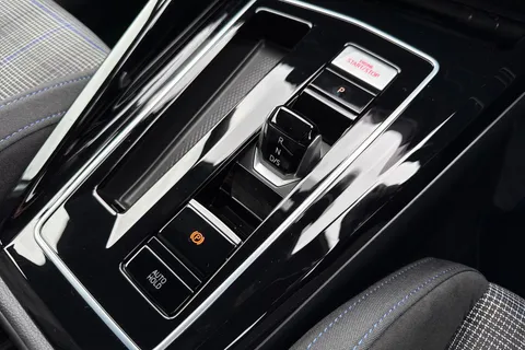 DE75EPJ Volkswagen Golf 1.5 TSI 272 GTE eHybrid 5dr DSG Thumbnail #24