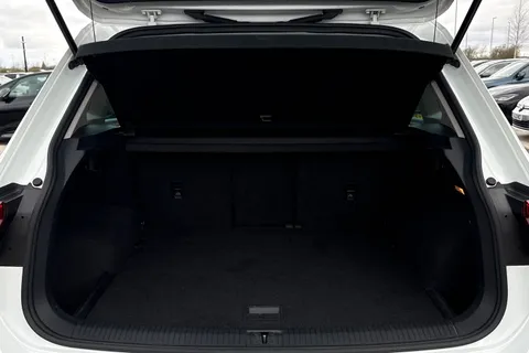 DA19RZX Volkswagen Tiguan 2.0 TDI 190 4Motion SEL 5dr DSG **TOW BAR, LEATHER** Thumbnail #8