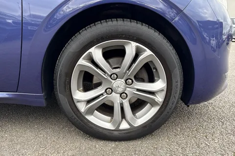 MF15YVH PEUGEOT 208 1.2 VTi PureTech Allure Euro 6 5dr Thumbnail #11