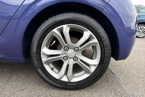 MF15YVH PEUGEOT 208 1.2 VTi PureTech Allure Euro 6 5dr Thumbnail #13