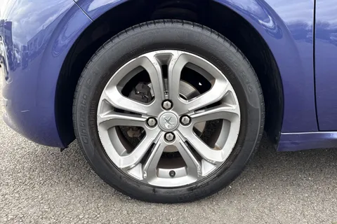 MF15YVH PEUGEOT 208 1.2 VTi PureTech Allure Euro 6 5dr Thumbnail #14