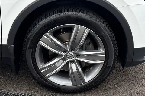 DA19RZX Volkswagen Tiguan 2.0 TDI 190 4Motion SEL 5dr DSG **TOW BAR, LEATHER** Thumbnail #13