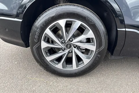 13 of 55 for Audi Q6 E-Tron Q6 SUV Sport e-tron 185,00 kW